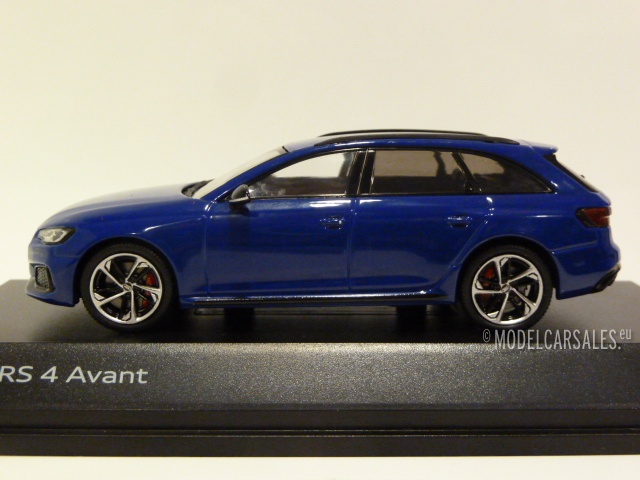 Audi RS4 Avant Ibisweiß 1:43 Modellauto 5011214213