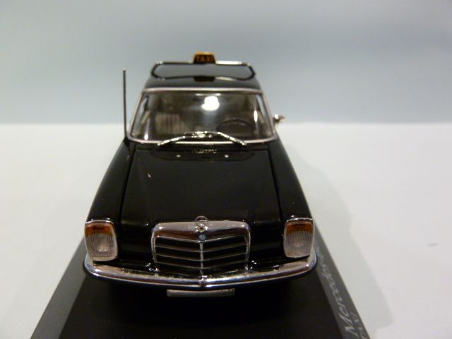 Mercedes 200 W115 Taxi Norev 1/18