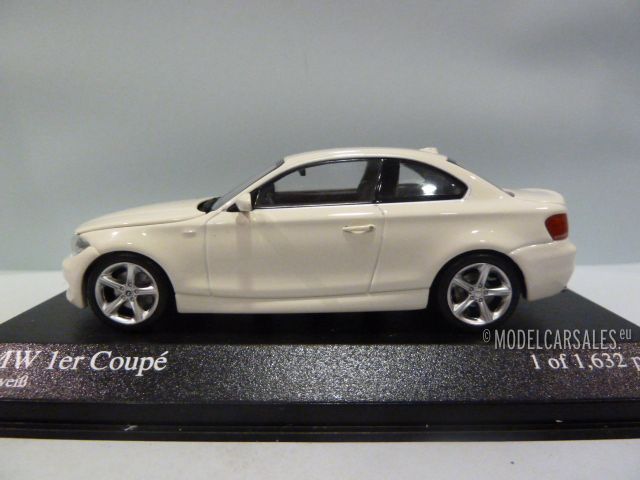 BMW 1 Series Coupe (e82) Alpine White 1:43 431026220 MINICHAMPS diecast model car / scale model For