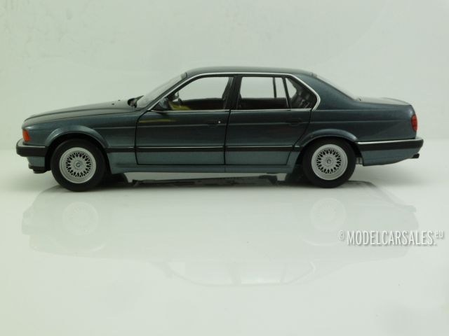 BMW 7-Series 730i (e32) Grey Metallic 1:18 100023005 MINICHAMPS 