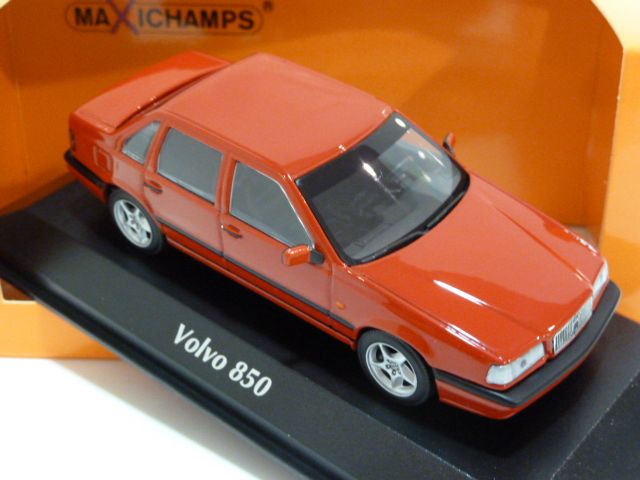 Volvo 850 Red 1:43 940171460 MAXICHAMPS diecast model car / scale