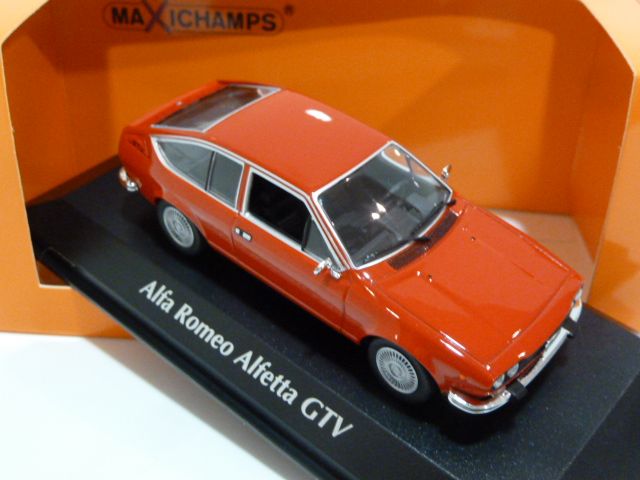 Alfa Romeo Alfetta GTV Red 1:43 940120120 MAXICHAMPS diecast model car ...