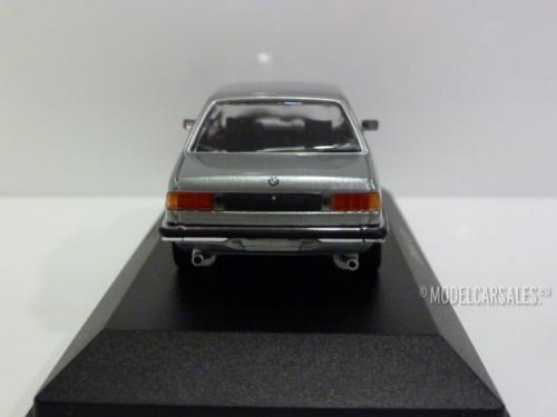 BMW 323i