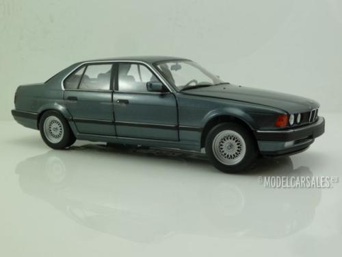 BMW 7-Series 730i (e32)