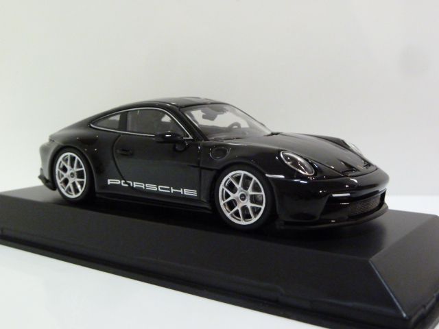 Porsche 911 S ミニカー 1/43 黒 Minichamps 1:43 Porsche 911 (992) Targa 4 GTS year 2022