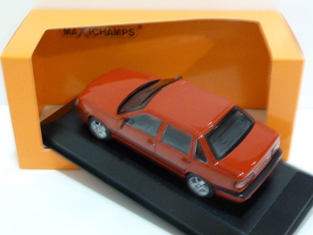 Volvo 850 Red 1:43 940171460 MAXICHAMPS diecast model car / scale