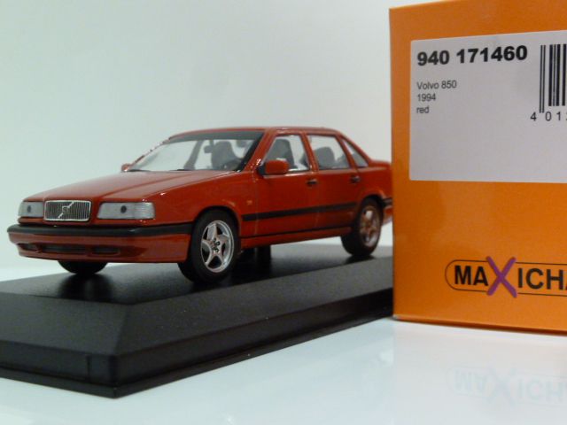 Volvo 850 Red 1:43 940171460 MAXICHAMPS diecast model car / scale