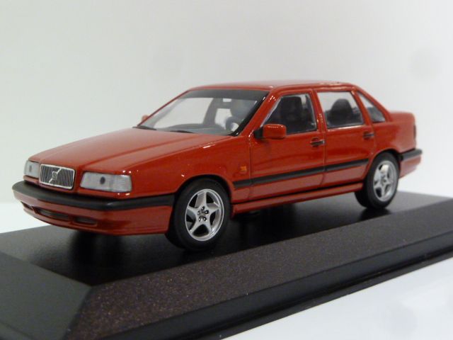 Volvo 850 Red 1:43 940171460 MAXICHAMPS diecast model car / scale