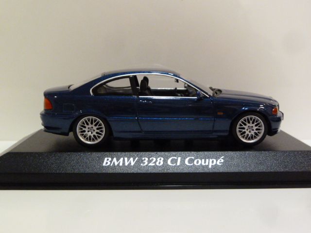 Minichamps 1:43 BMW M4 (G82) 建設年 2020 赤 メタリックな